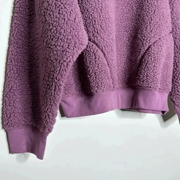 VS Sherpa Crew Sweatshirt - Picture 10 of 13